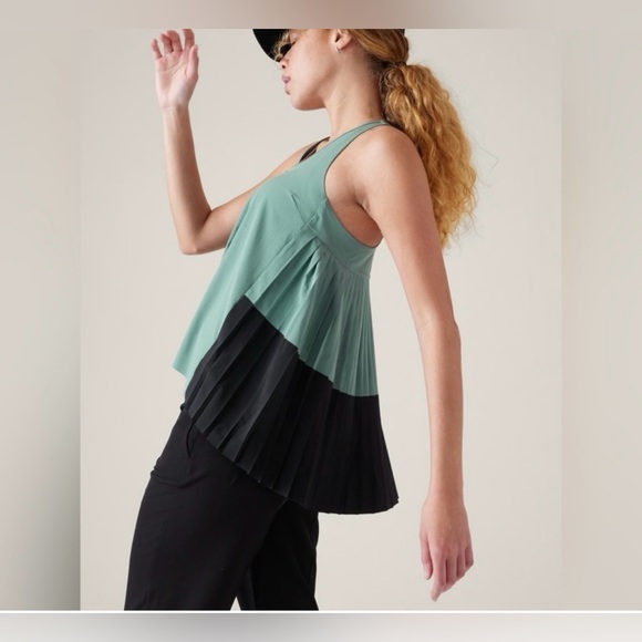 Athleta Tops - Athleta NWOT Tank Top High-Low Swing Tank with pleats size M